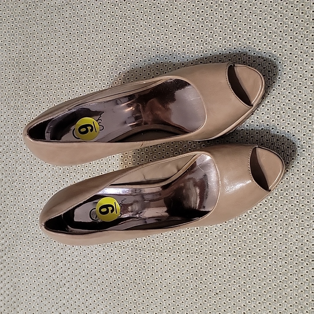 NWOT Carlos Santana "Remeo" Peep-toe Platform Heels Size: 9